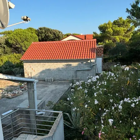 Do 8 Osoba 3 Sobe 2 Terase