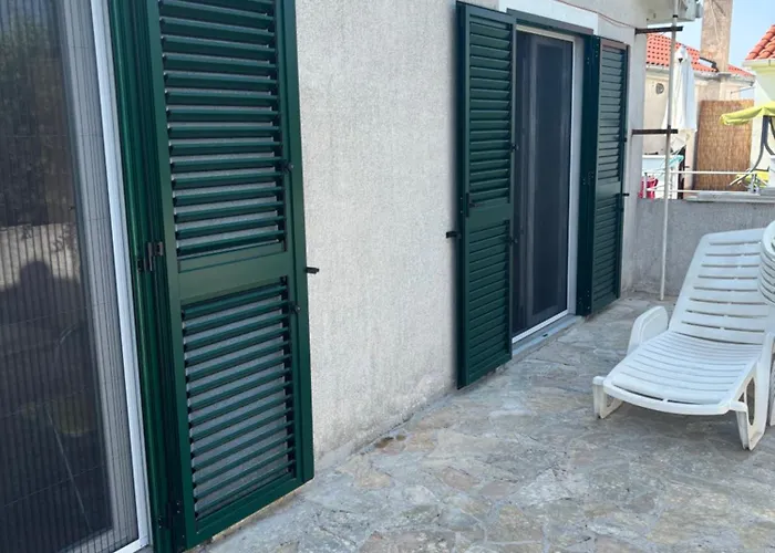 Do 8 Osoba 3 Sobe 2 Terase Silba